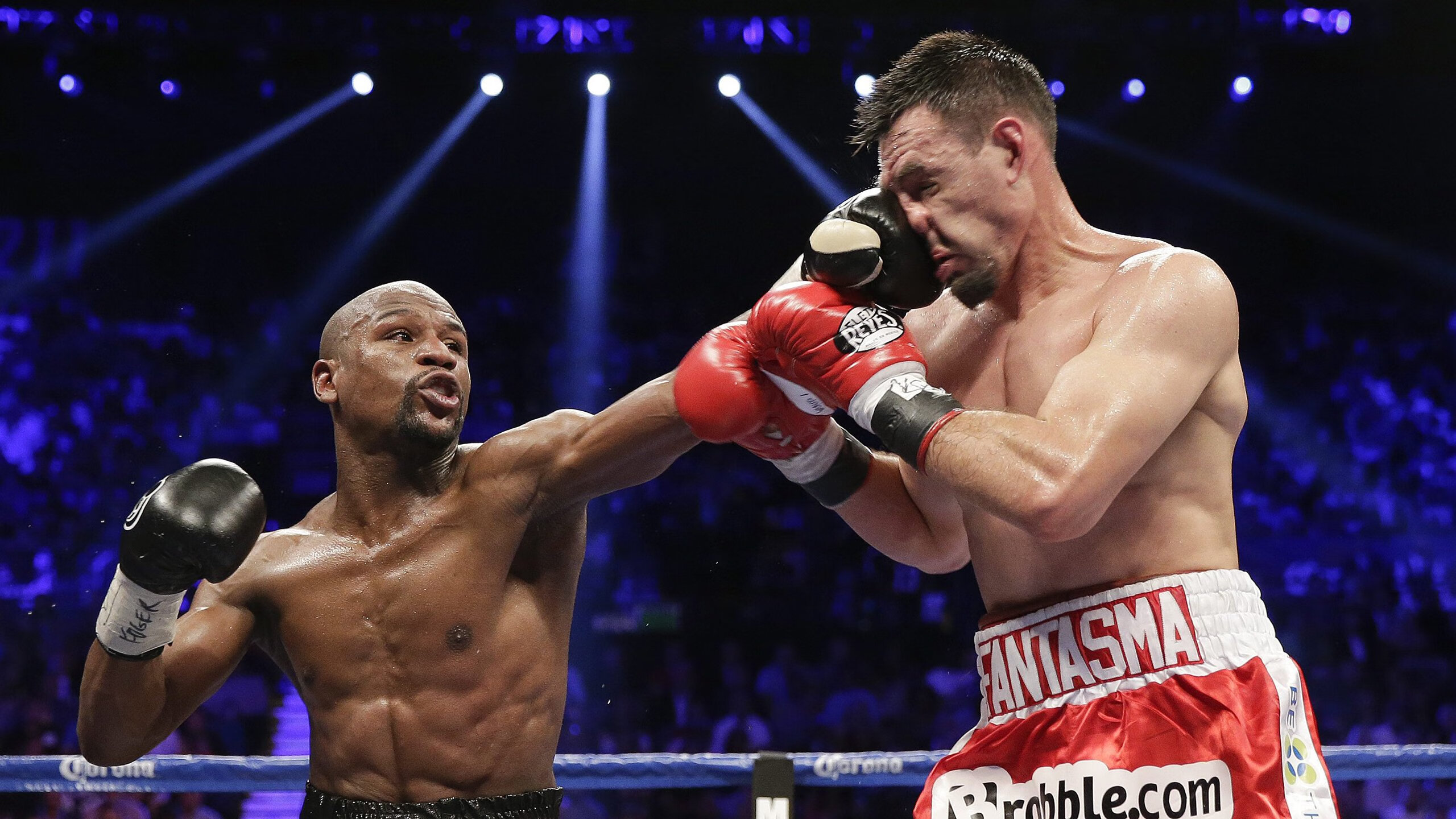 凯蒂·莱德基冲线时刻引爆现场欢呼，凯蒂莱德基训练方案