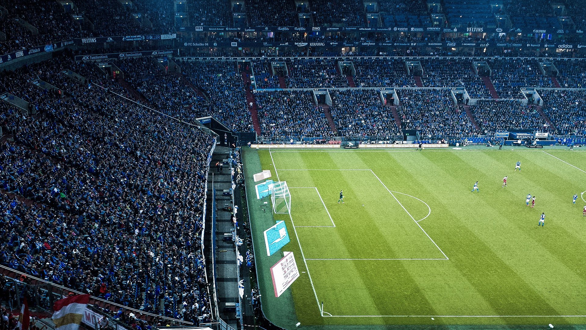 欧洲冠军联赛半决赛激战正酣，强队争夺决赛席位，欧洲冠军联赛视频